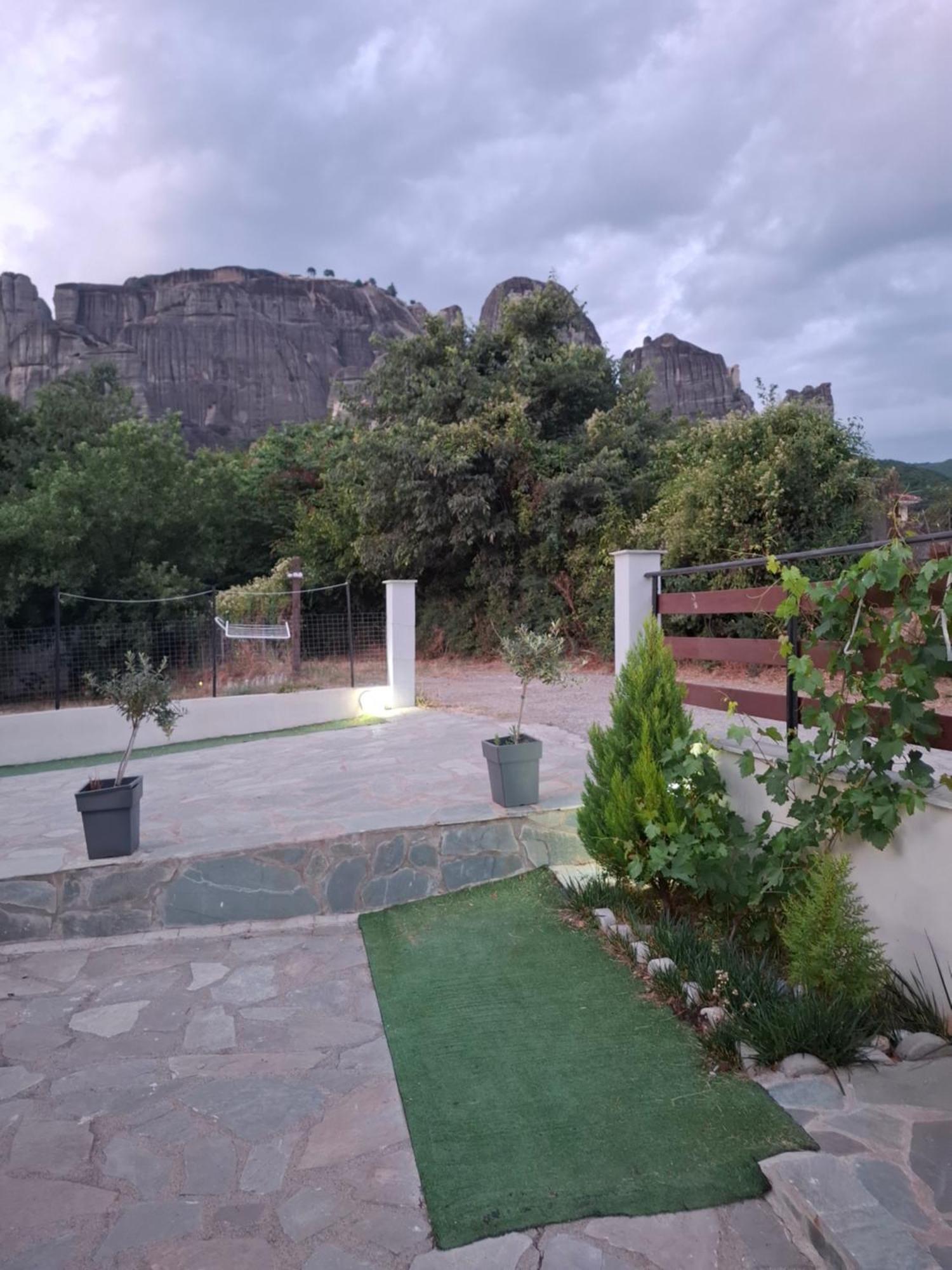 Paradise Of Meteora A *